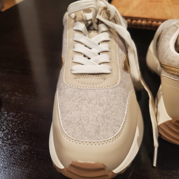 Dolce Vita Bynx Bossy Sneakers-NWT - Picture 3 of 10